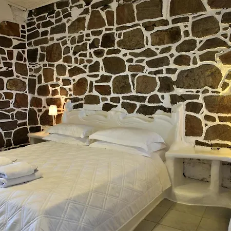Adamas Hotel